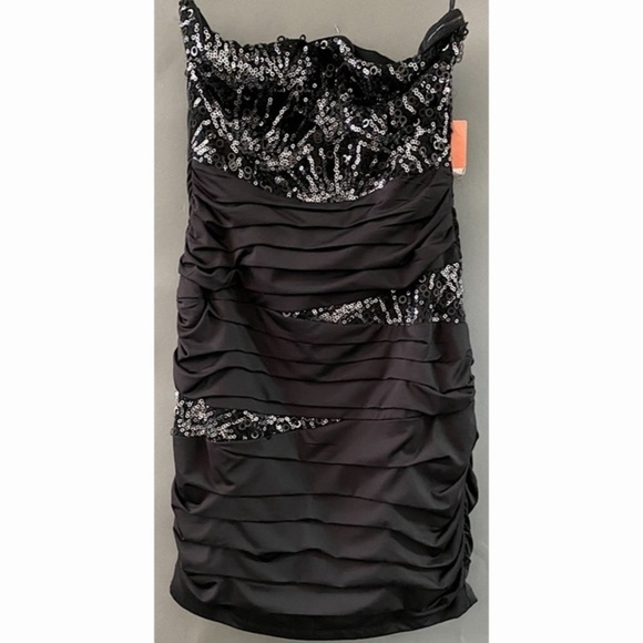 STRAPLESS Black Pleated Dress - Picture 1 of 5